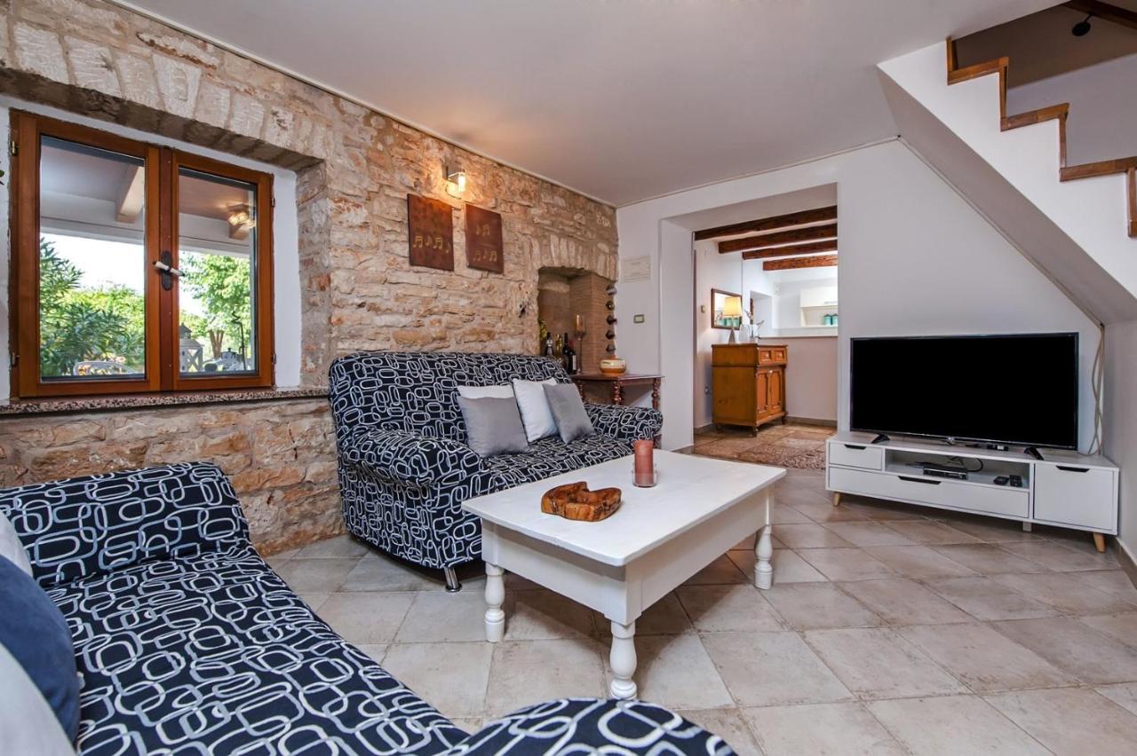 Holiday Apartment Daria 20 โรวีน ภายนอก รูปภาพ