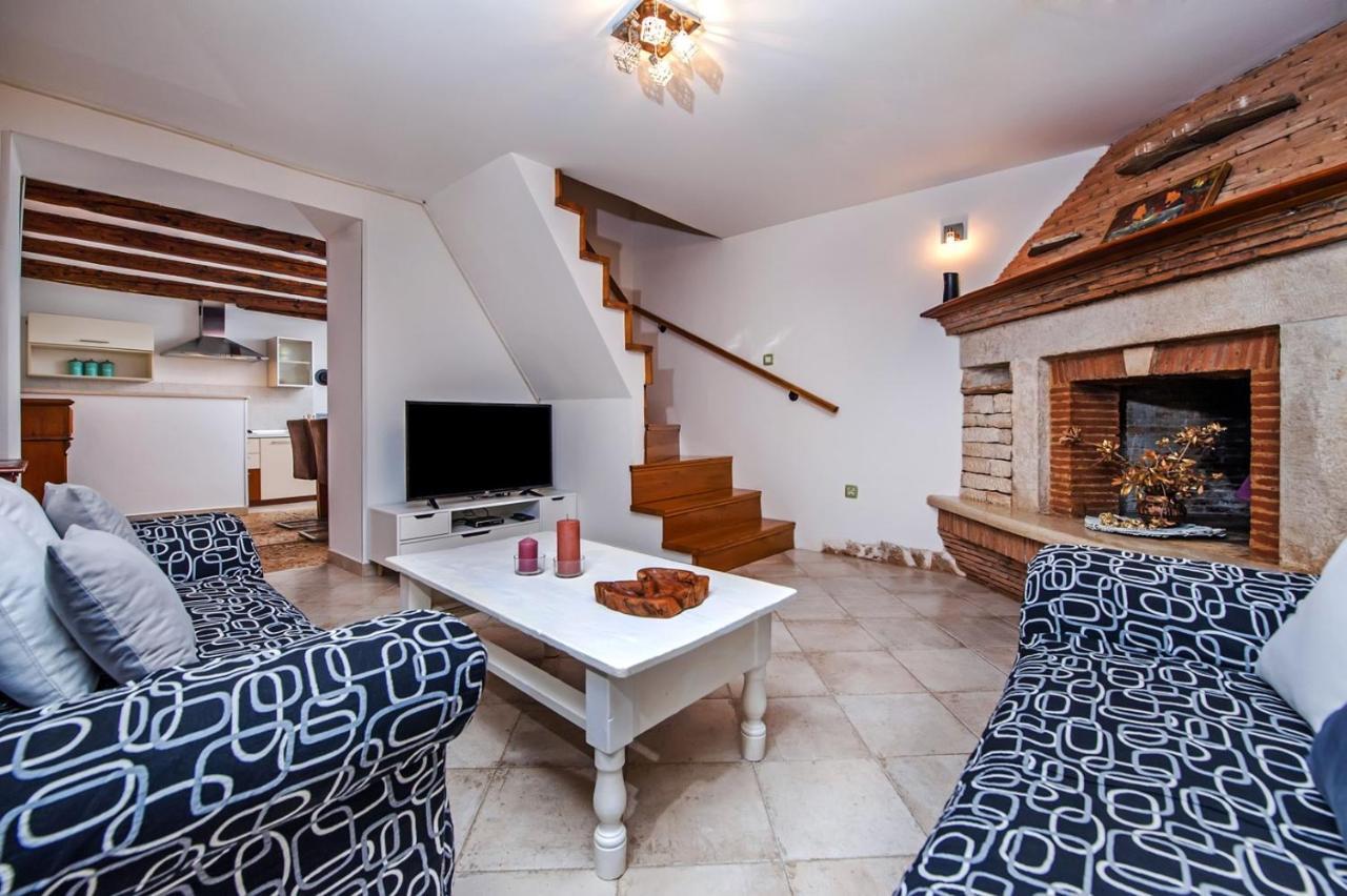 Holiday Apartment Daria 20 โรวีน ภายนอก รูปภาพ