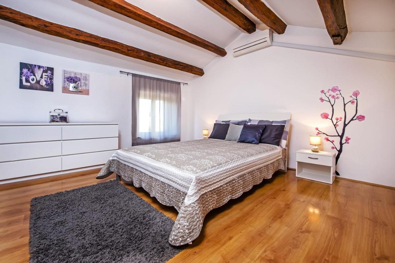 Holiday Apartment Daria 20 โรวีน ภายนอก รูปภาพ