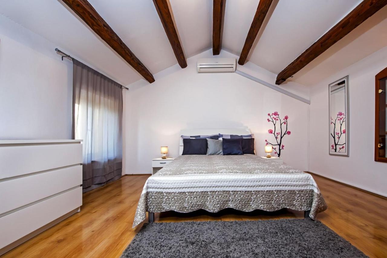 Holiday Apartment Daria 20 โรวีน ภายนอก รูปภาพ