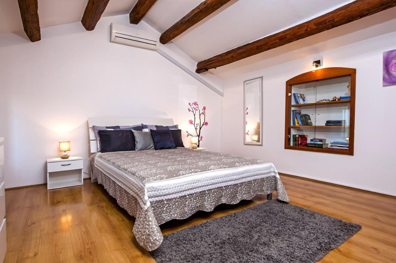 Holiday Apartment Daria 20 โรวีน ภายนอก รูปภาพ