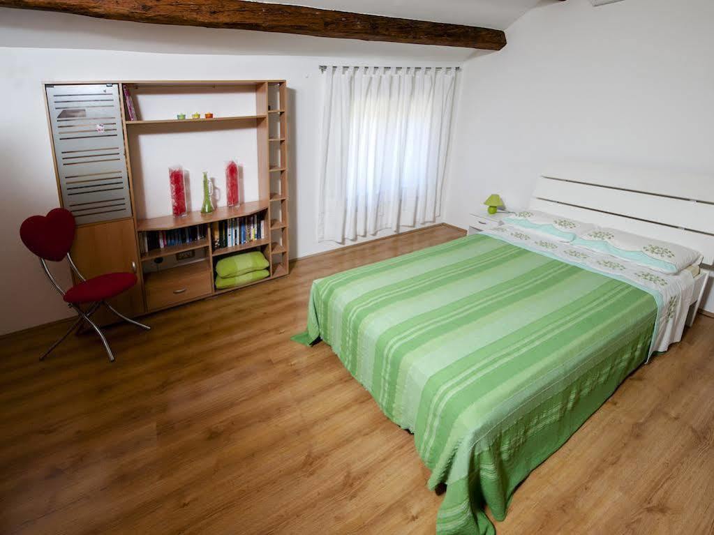 Holiday Apartment Daria 20 โรวีน ภายนอก รูปภาพ