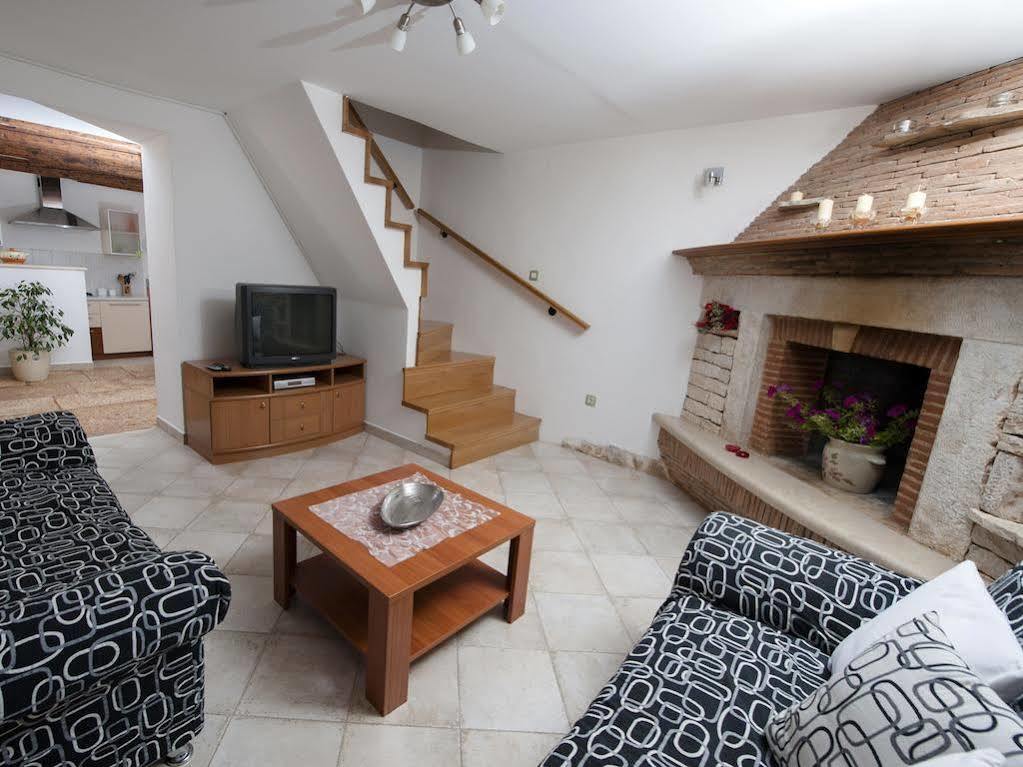 Holiday Apartment Daria 20 โรวีน ภายนอก รูปภาพ